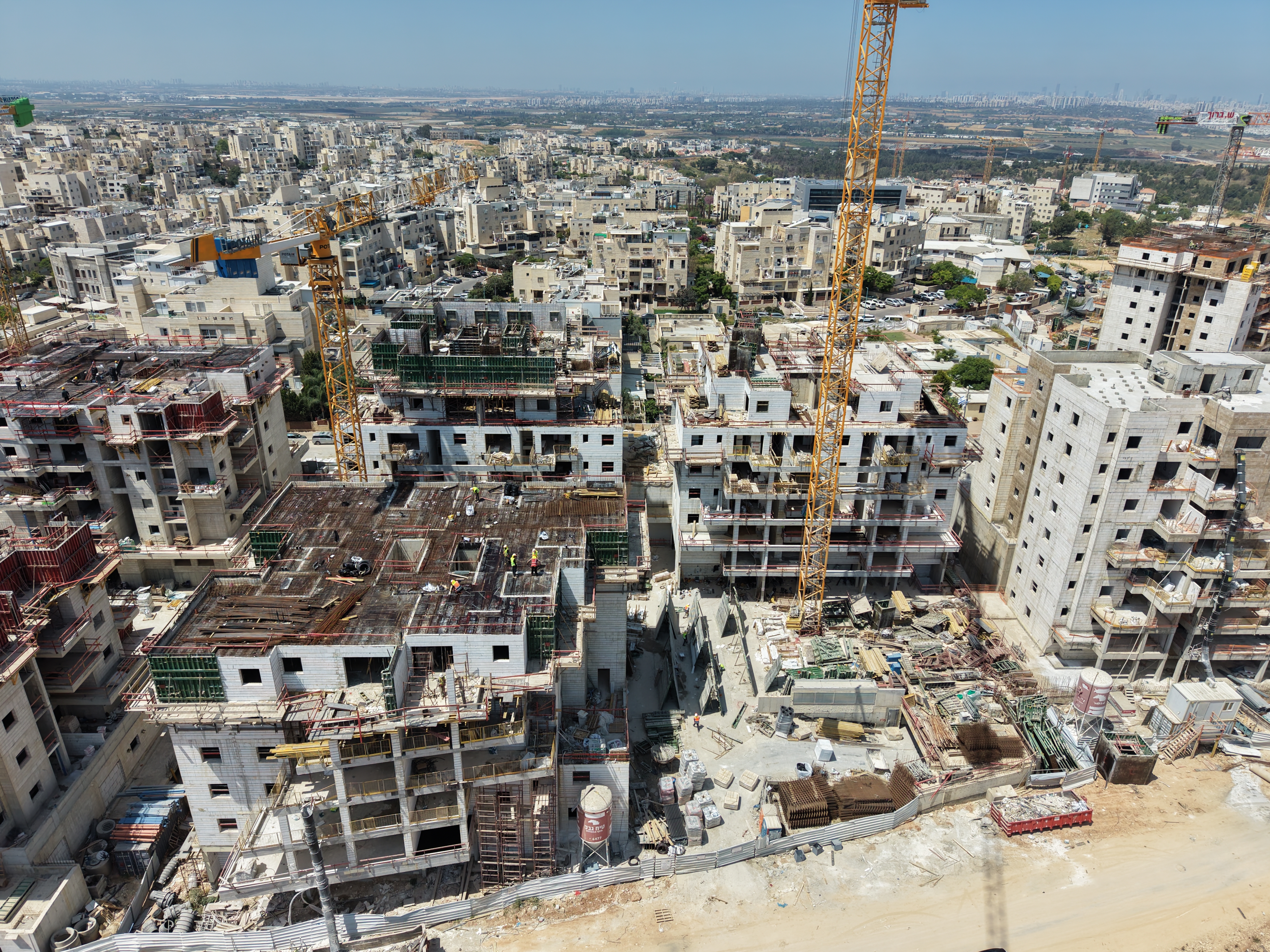 אלעד - צילום רחפן בניין 3 לכיוון מערב אפריל 2026